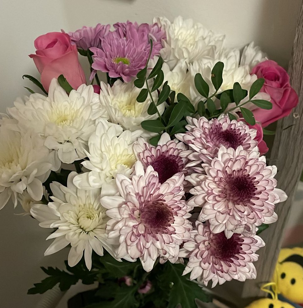 itzamaritzaa's tweet photo. a boyfriend who gets you flowers even 5,000 miles away >>>  
i 🫶 u @No3_BRANDZ https://t.co/0cMlNuYkAj