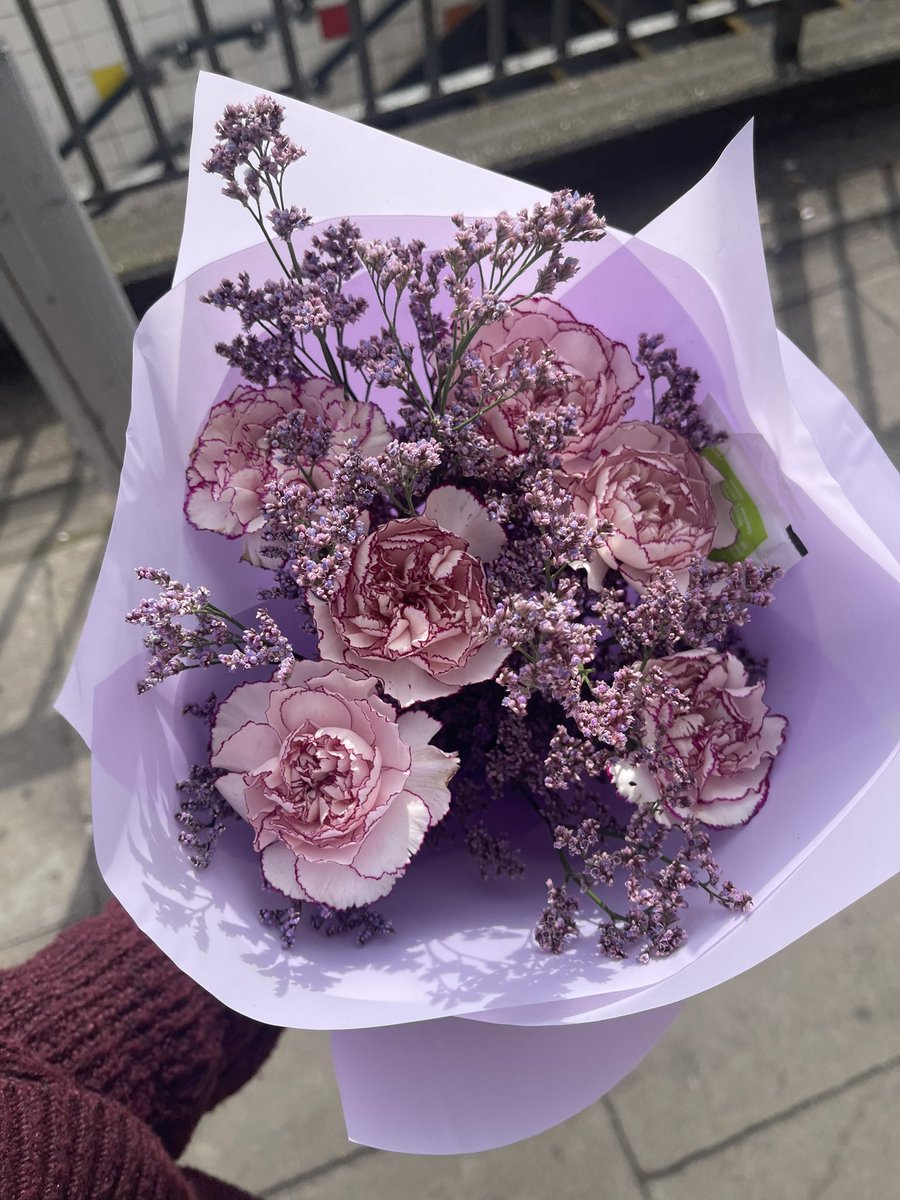 itzamaritzaa's tweet photo. a boyfriend who gets you flowers even 5,000 miles away >>>  
i 🫶 u @No3_BRANDZ https://t.co/0cMlNuYkAj