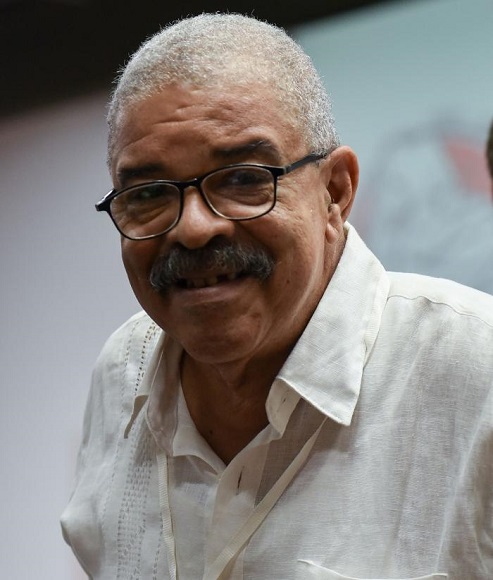 CarlosBentezHe1's tweet photo. El destacado intelectual, periodista y escritor cubano Pedro de la Hoz, Premio Nacional de Periodismo José Martí, falleció este miércoles en La Habana a los 71 años, tras librar una fuerte batalla contra el cáncer. #RadioMatancera @mariofsabines @CaridadPoey @odacuba https://t.co/mRFh0WqzPD