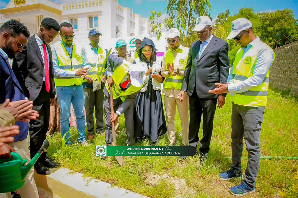 AdenSenior's tweet photo. Happy World Environment Day!

The theme of World Environment Day is “land restoration, desertification, and drought resilience”. https://t.co/ZWqcBDxMwk