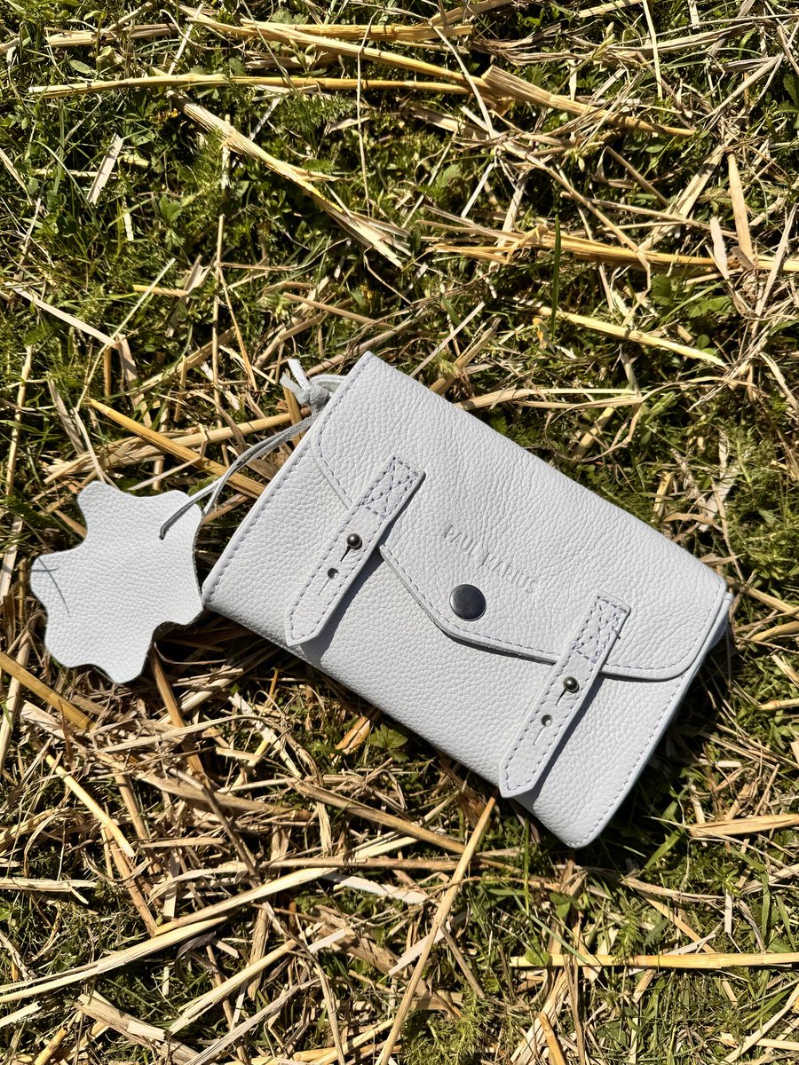 MaroquinerieSac's tweet photo. Le Mini Indispensable Vedette 60€ ☀️🤍 Paul Marius
#sac #cuir #PaulMarius #ete #petitsac #balade #Evasion #Maroquinerie #villedEu https://t.co/jHUv3TcwWh