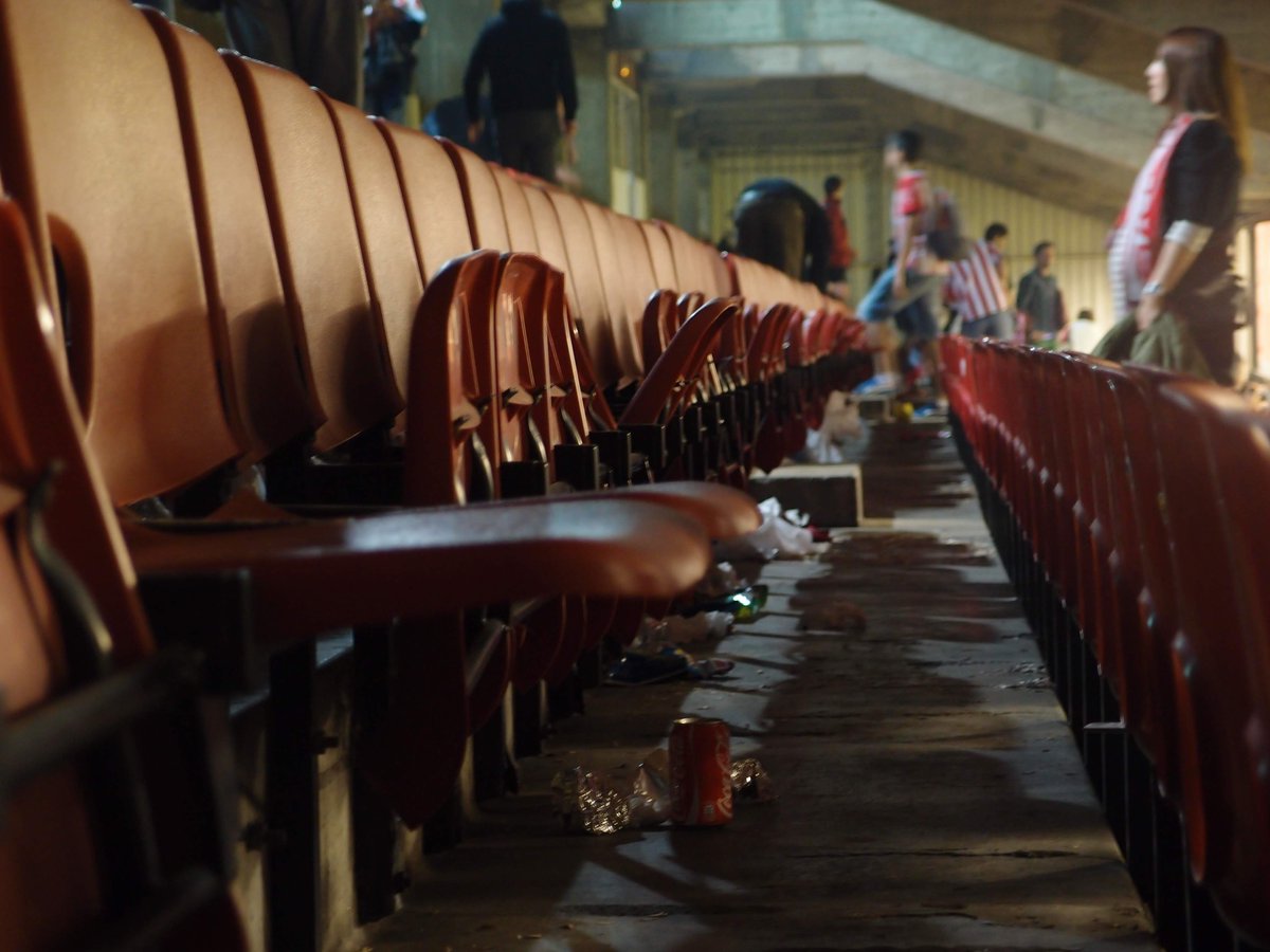 Hoy hace 11 años nos despedíamos del Histórico San Mamés 

Pocas veces más se me han humedecido los ojos por el Athletic al margen de este 6 de abril.

😭