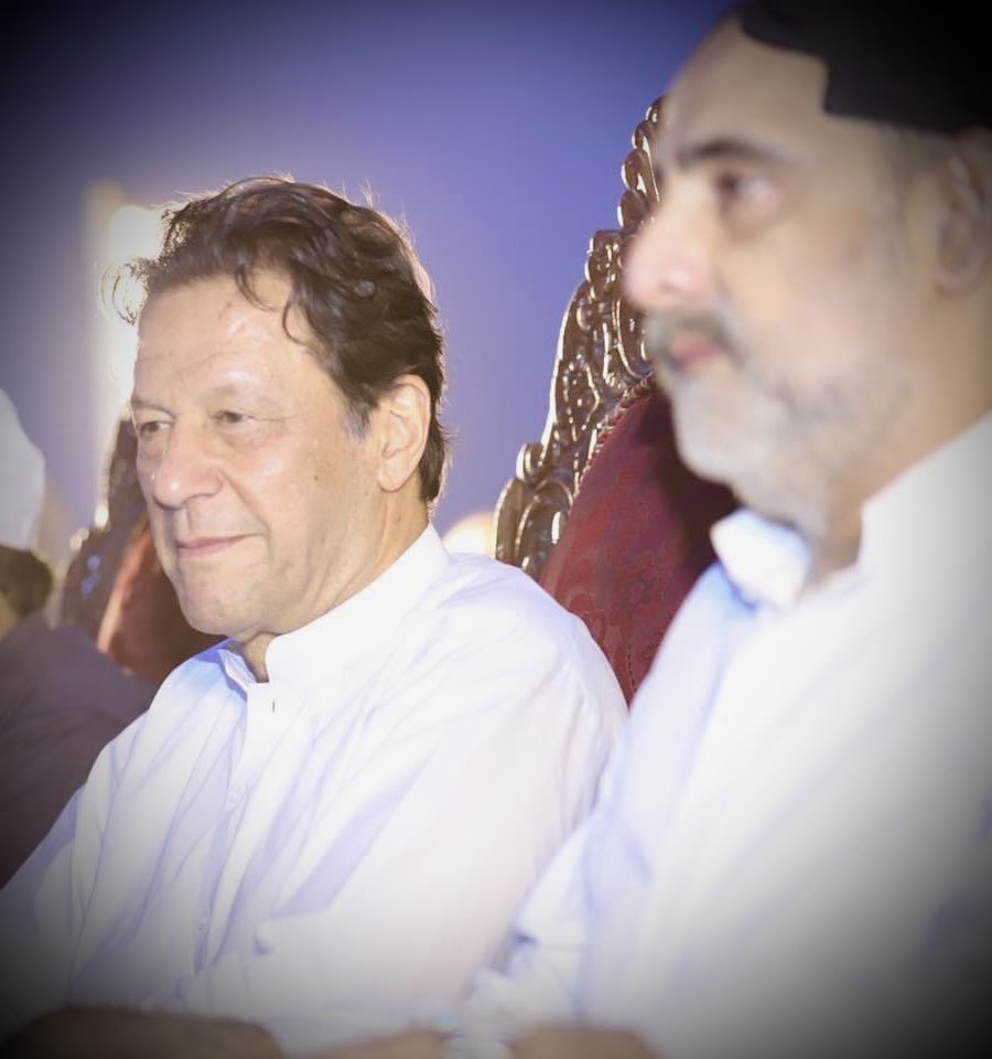 کسی کی انگلیاں کٹی کسی کا سر نہیں رہا
مگر تمہارےظلم سے کوئی بھی ڈر نہیں رہا 
حسینؑ تیرے قافلے کی یاد آنے لگ گئی 
ڈٹا ہوا ہے ایک شخص اور مکر نہیں رہا
 #عوامی_لیڈر_کو_رہا_کرو
<a href="/ImranKhanPTI/">Imran Khan</a> 
<a href="/PTIofficial/">PTI</a>