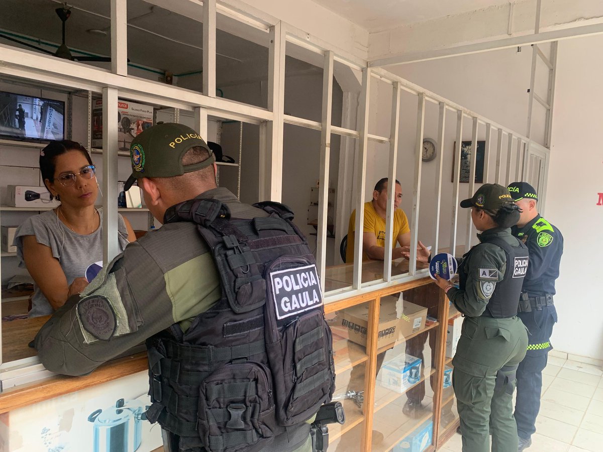 PoliciaDECOR's tweet photo. #AEstaHora en #PlanetaRica ponemos al servicio de la comunidad todas nuestras capacidades institucionales a través de la implementación de un Comando Situacional, que permite mitigar todo tipo de accionar delincuencial.
Estas acciones fortalecen la #SeguridadEnElTerritorio. https://t.co/0XdWksYhRH