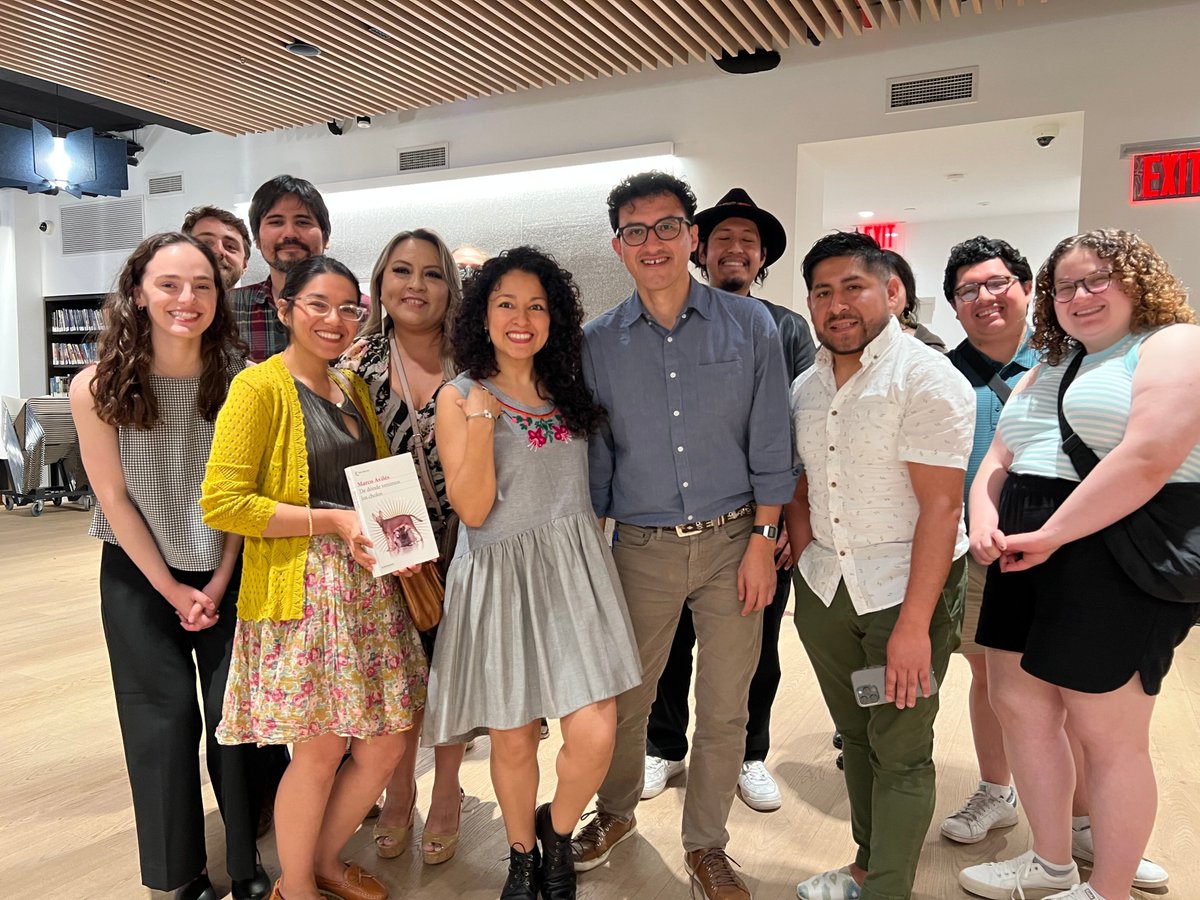 wwborders's tweet photo. Thank you to @MarcoAvilesH and @AraceliPomaZ for an electrifying reading and performance at Brooklyn Heights Library with WWB Campus—it was a joy, and we can’t wait for our 6/12 virtual writing workshop with Avilés! https://t.co/HoJeHf6NtU https://t.co/52FbRC86iM