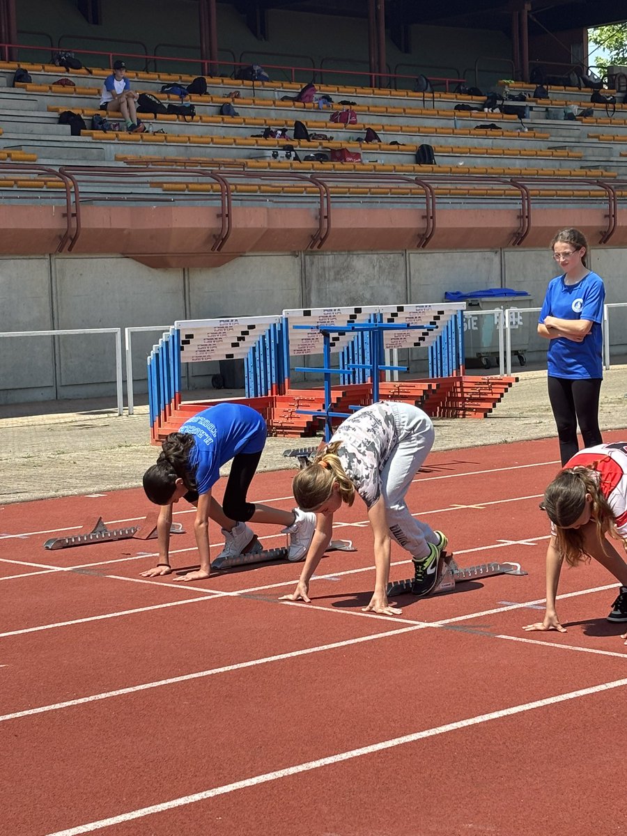 hubertine4's tweet photo. Belle journée ensoleillée pour le Championnat départemental d'athlétisme : 11ème sur 29 équipes engagées. Félicitations à tous 💪🏼💪🏼 @UNSSToulouse @unss31 @unss @Clg_HAuclert @EpsToulouse @G24Toulouse @actoulouse https://t.co/6B2Kzdmfbt