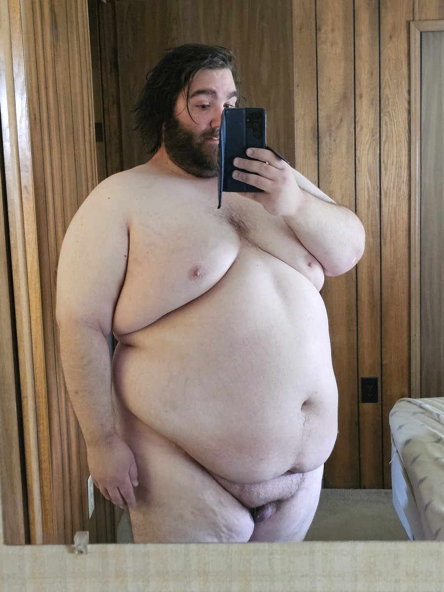HeavyGaymer's tweet photo. Big boy all clean! Who wants to get down and dirty? 😈 https://t.co/xFzKKeSb2l