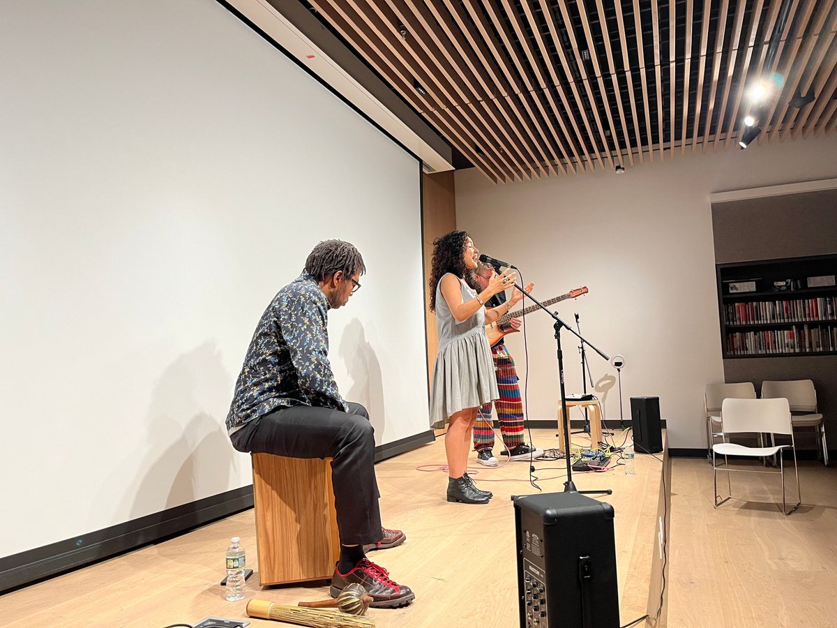 wwborders's tweet photo. Thank you to @MarcoAvilesH and @AraceliPomaZ for an electrifying reading and performance at Brooklyn Heights Library with WWB Campus—it was a joy, and we can’t wait for our 6/12 virtual writing workshop with Avilés! https://t.co/HoJeHf6NtU https://t.co/52FbRC86iM