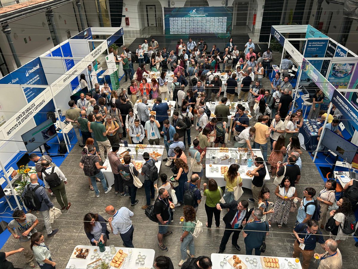 ICaballero28's tweet photo. Seguimos con las sesiones paralelas del XX Congreso #AETCadiz2024 con gran asistencia de los congresistas y ponentes 👨‍💻👩‍💻🧑‍💻👨‍💻👩‍💻 https://t.co/CG9wjNtZbE