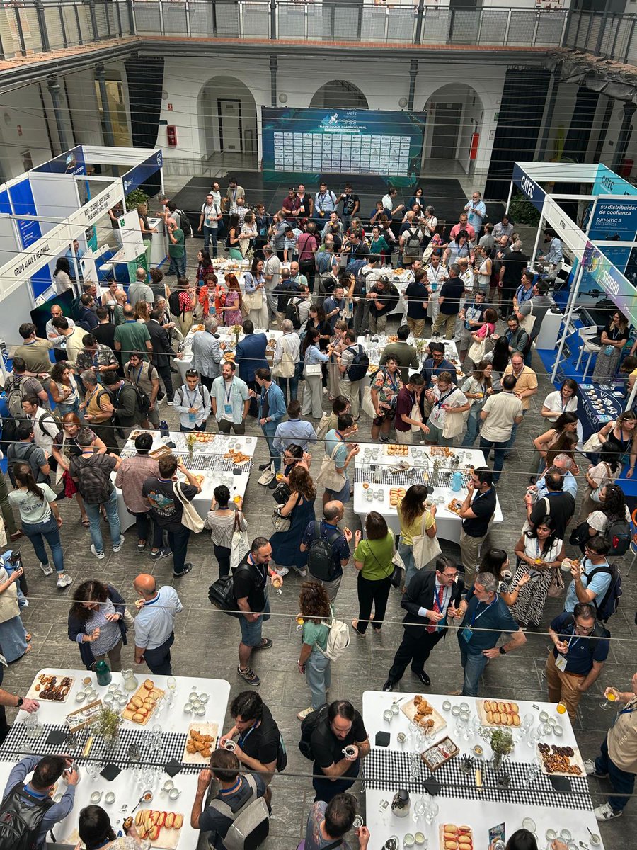 ICaballero28's tweet photo. Seguimos con las sesiones paralelas del XX Congreso #AETCadiz2024 con gran asistencia de los congresistas y ponentes 👨‍💻👩‍💻🧑‍💻👨‍💻👩‍💻 https://t.co/CG9wjNtZbE