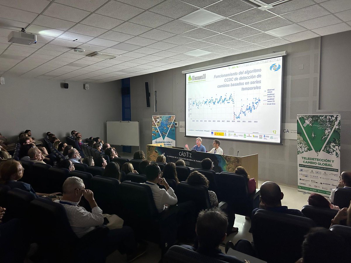 ICaballero28's tweet photo. Seguimos con las sesiones paralelas del XX Congreso #AETCadiz2024 con gran asistencia de los congresistas y ponentes 👨‍💻👩‍💻🧑‍💻👨‍💻👩‍💻 https://t.co/CG9wjNtZbE