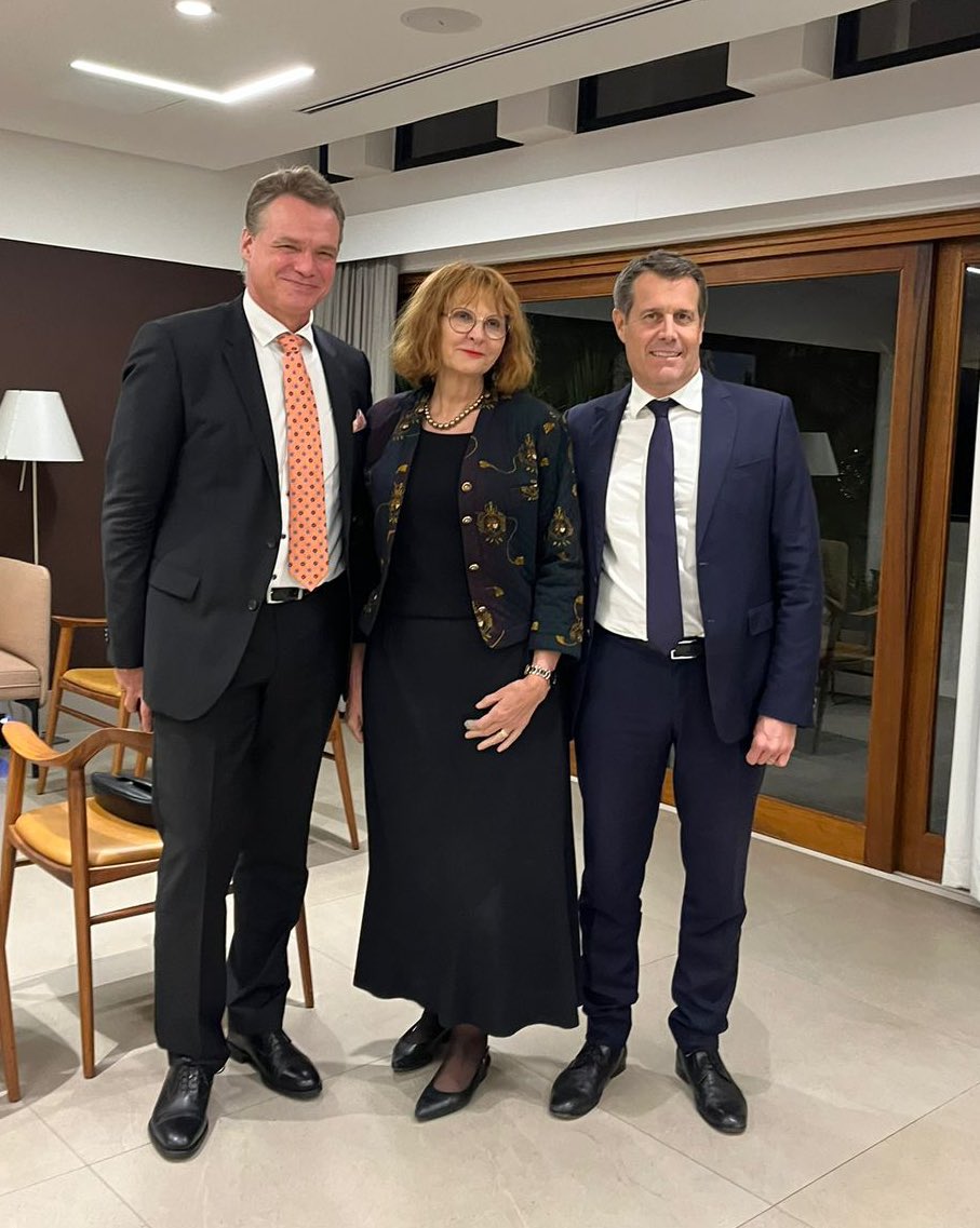 SwissAmbBrazil's tweet photo. No âmbito do 20º aniversário do #IDDH, as embaixadas 🇨🇭🇩🇪🇳🇴 coorganizaram uma roda de diálogo entre embaixadas e a sociedade civil sobre questões essenciais para os direitos humanos no 🇧🇷: justiça climática, povos indígenas, defensores de direitos humanos, racismo e gênero. https://t.co/2K1jpHtwdn