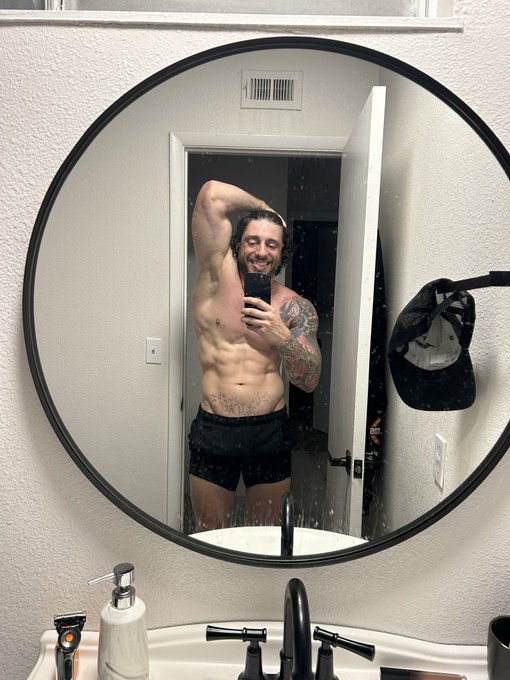 It&rsquo;s hotter than fuck in Las Vegas this week 💪. Three more shoots then back to LA https://t.co/fkTXj<a href="/tag/mvsales"class="tags"><span>#mvsales</span></a>