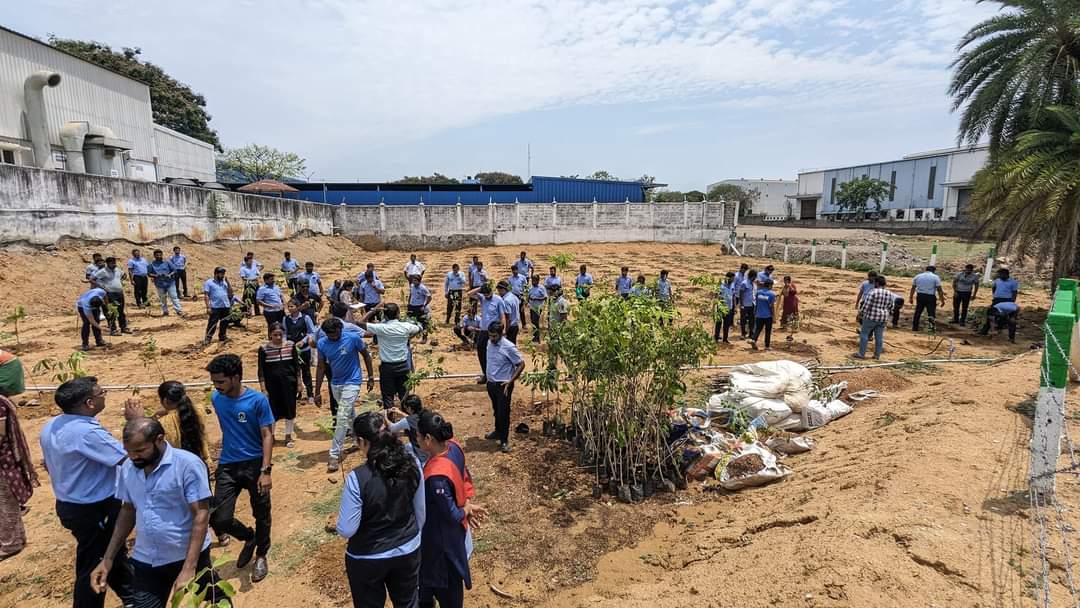 aranvolunteers's tweet photo. We are Warriors in Blue united for a Green Tomorrow!
Celebrated #WorldEnvironmentDay by planting Trees at Modine Vanam!
We thank Modine Thermal Systems for this opportunity and years from now Modine Vanam would be an integral part of the eco-system.
#ARAN #Modine https://t.co/6HoYxY1VAb