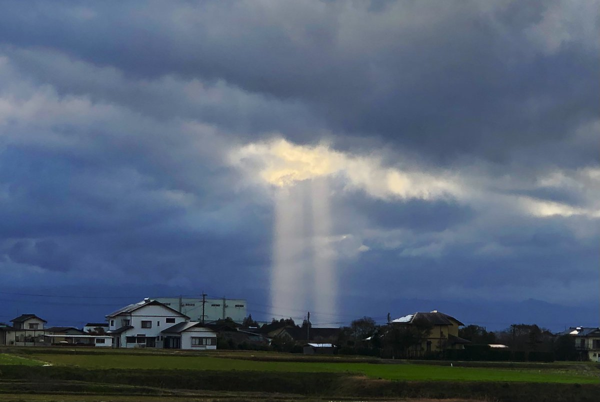 Photo_Walk_Talk's tweet photo. 空からビ〜〜ム!写真専用スレッドです
#光芒
#天使の梯子
#beamoflight
#angelsstairs
#写真の話をしよう
#photo
#photographytalk
#phototalk https://t.co/RkfkuJ1SD2