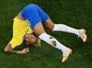 @samengo_of O Neymar nunca se mantinha no auge. Sempre dava um jeito de se jogar no gramado pra tentar enganar os árbitros.