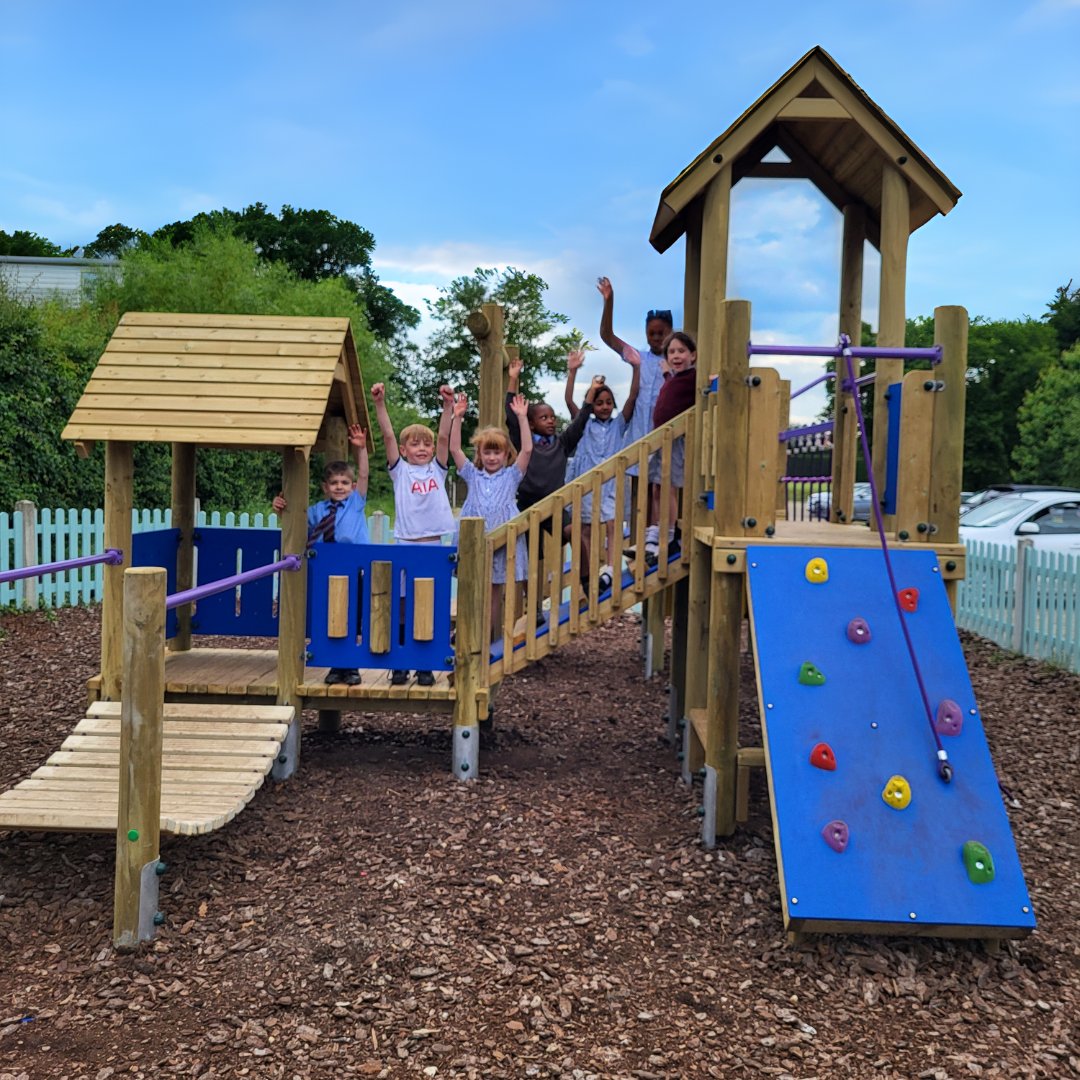 HolmwoodHouse's tweet image. A huge thank you to Friends of Holmwood House for Pre-Prep&apos;s new play fort! The children were thrilled to discover this wonderful surprise in their playground after half term and have already enjoyed countless adventures on it this week.
#holmwood #FOHH #SparkingCuriosity