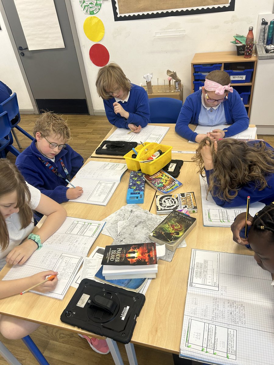 DeltaMerseyY6's tweet photo. Adding decimals with a different number of decimal places in maths today #MPAmaths @DeltaMersey https://t.co/symeVv5iMy