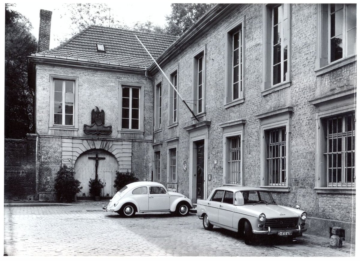 Stadtmuseum_'s tweet photo. 2024 begeht das Stadtmuseum Düsseldorf sein 150. Jubiläum. 
 
Neben unserer Sonderausstellung (läuft noch bis zum 11. August) ergänzt eine virtuelle Ausstellung das Programm auch digital. 
 
Den Link findet ihr hier:
https://t.co/HH2NNkPDMS

Bildinfo: 
Palais Spee, 1965, F 1789 https://t.co/6xI7fb32PQ