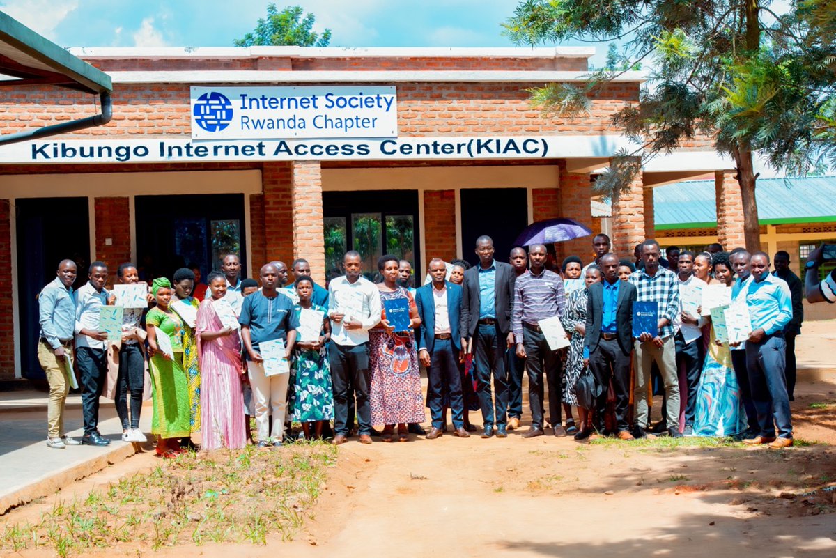 isoc_rw's tweet photo. We establish inclusive spaces for rural communities to provide affordable access to the Internet and training to the local population.

Please join us tomorrow to learn more https://t.co/W6Nm4083n1
#ISOCDay #MyRegionConnects https://t.co/iiCfE0uqyn