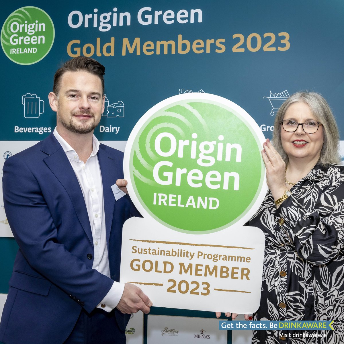 PowerscourtDist's tweet photo. Today, we mark World Environment Day at Powerscourt Distillery with our Gold Member status with Origin Green.
#EarthDay #OriginGreen #PowerscourtDistillery #PowerscourtExperience https://t.co/WBV8ms5Szo