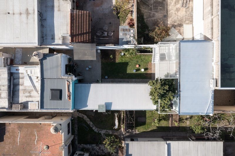 Las arquitectas argentinas Alejandra Esteve y Emilia Pascarelli se han unido para renovar el taller de Proyecto Mutan en Buenos Aires, donde diseñadores y activistas ambientales trabajan en la creación de objetos a partir de plásticos reciclados

buff.ly/45dF1jl