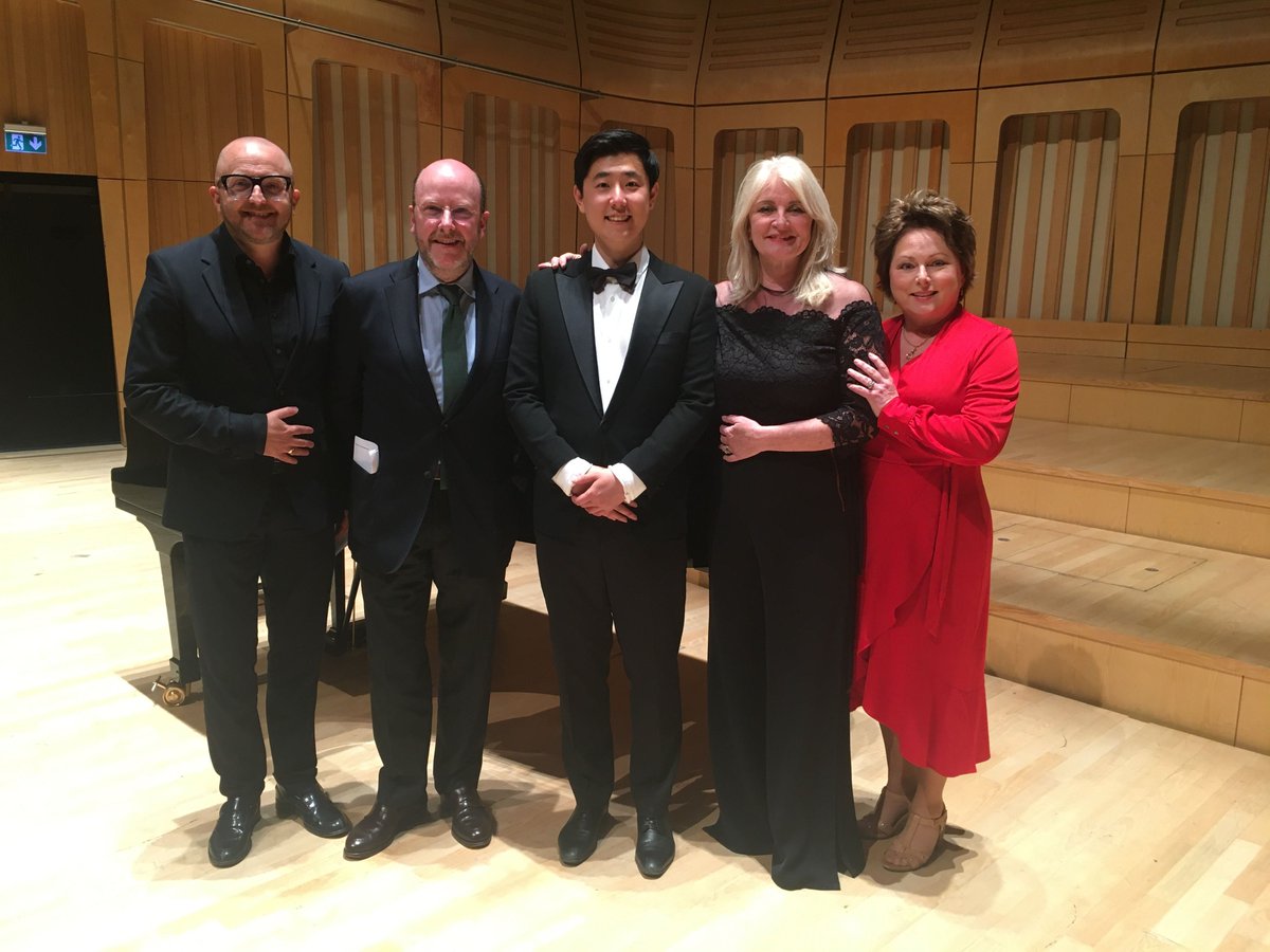 RWCMD's tweet photo. It's the final of our Sir Ian Stoutzker Prize tonight!🎼🏆 
 
A big pob lwc to #RWCMDMusic students: Katie Bartels, Luke Bartlett, Meg Davies and Rhys Herbert in your performances this evening.  
 
#RWCMDCreative

https://t.co/j1QqseVkKS https://t.co/YUhUjAA8GJ