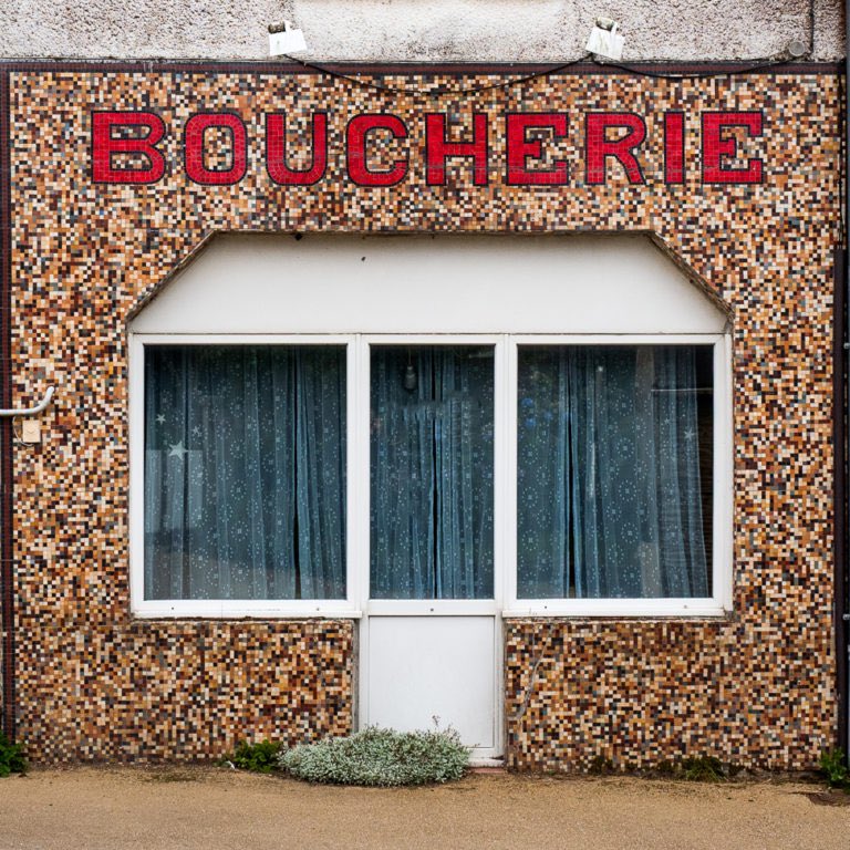 Renphotographie's tweet photo. Boucherie. 

#boucherie #oldschool #abandon #cotesdarmor #devanture #boutique #renanperon #photography #photooftheday #photographie #vernacularphotography #newtopographics #revueepic #paysageurbain https://t.co/5mHKVGPbSx