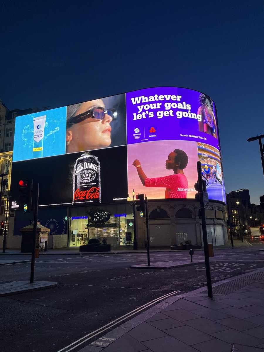 Piccadilly Circus at 4 o'clock this morning, pretty early alarm so far this month. Reading the news on <a href="/SmoothRadio/">Smooth Radio</a> <a href="/GoldRadioUk/">Gold Radio</a> &amp; bit on <a href="/RadioX/">Radio X</a>