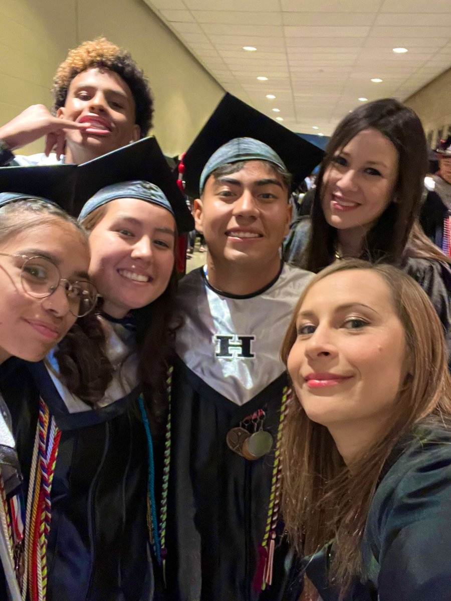 HanksHS_AOlmos's tweet photo. Happiness and sadness flood my heart, seeing this exceptional class move on from the halls at Hanks ♥️🖤 too many of you will be greatly missed 🥲 https://t.co/vbhO94ddIk