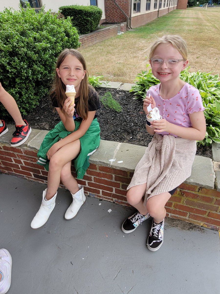 peters_ted's tweet photo. Students who achieved their RAM Ready target for Goal Period 2 were rewarded today with a Mister Softee treat. #reutterrocks https://t.co/vMWA8y27Ta