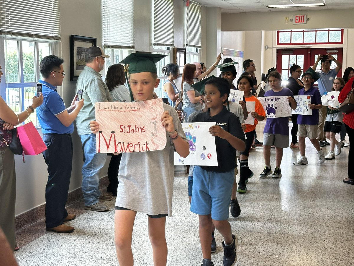 ROEworld's tweet image. Our 5th graders are heading to middle school! @HISDCentral #finalwalk