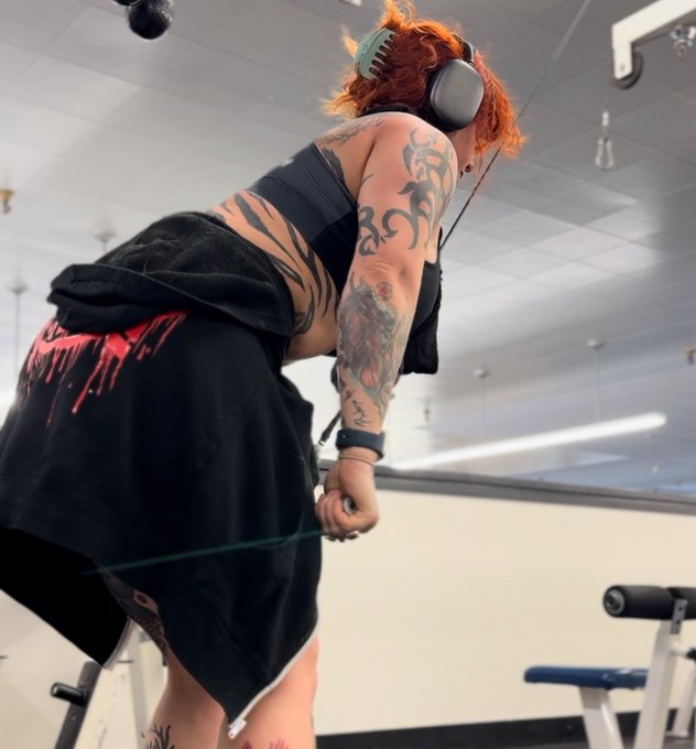 Arch that back🍑 😏 It&rsquo;s #WorkoutWednesday you know what that means &hellip; Workout with me! I will be here every<a href="/tag/workoutwednesday"class="tags">#WorkoutWednesday</a>