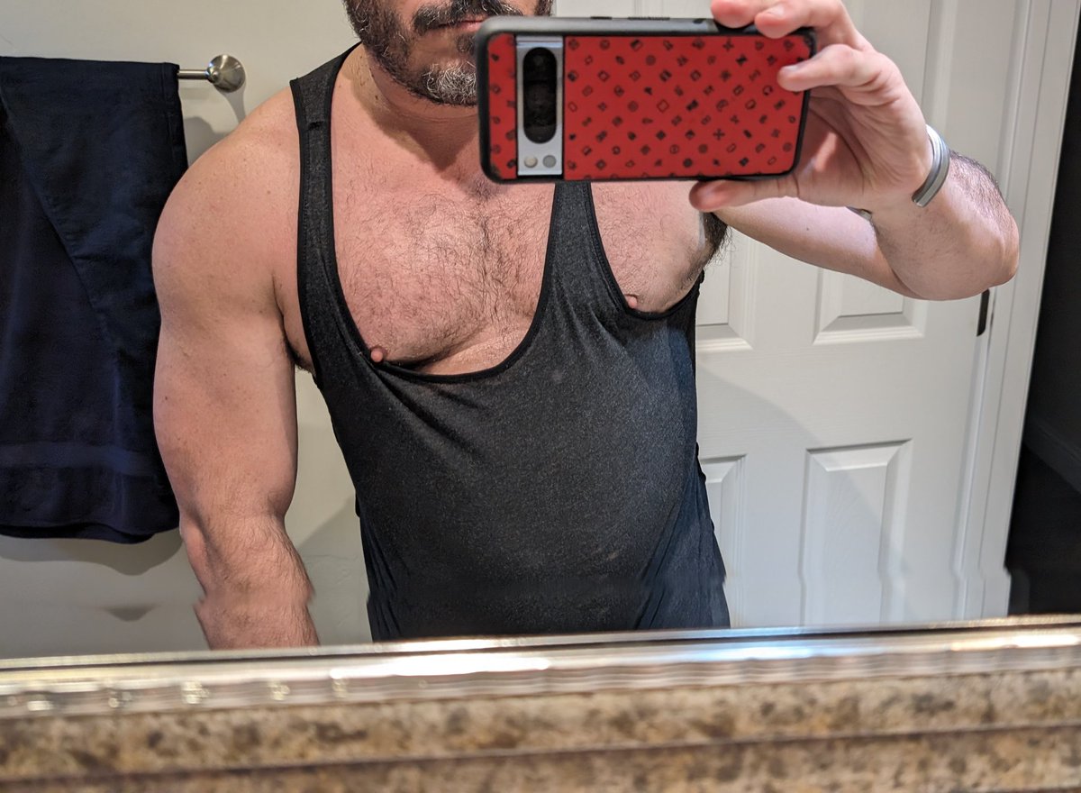 <insert witty line here>
#daddyspup #cuddlepup #gaynipples #cuddlebear #hairygay #gaygym #scruffy #goodboy