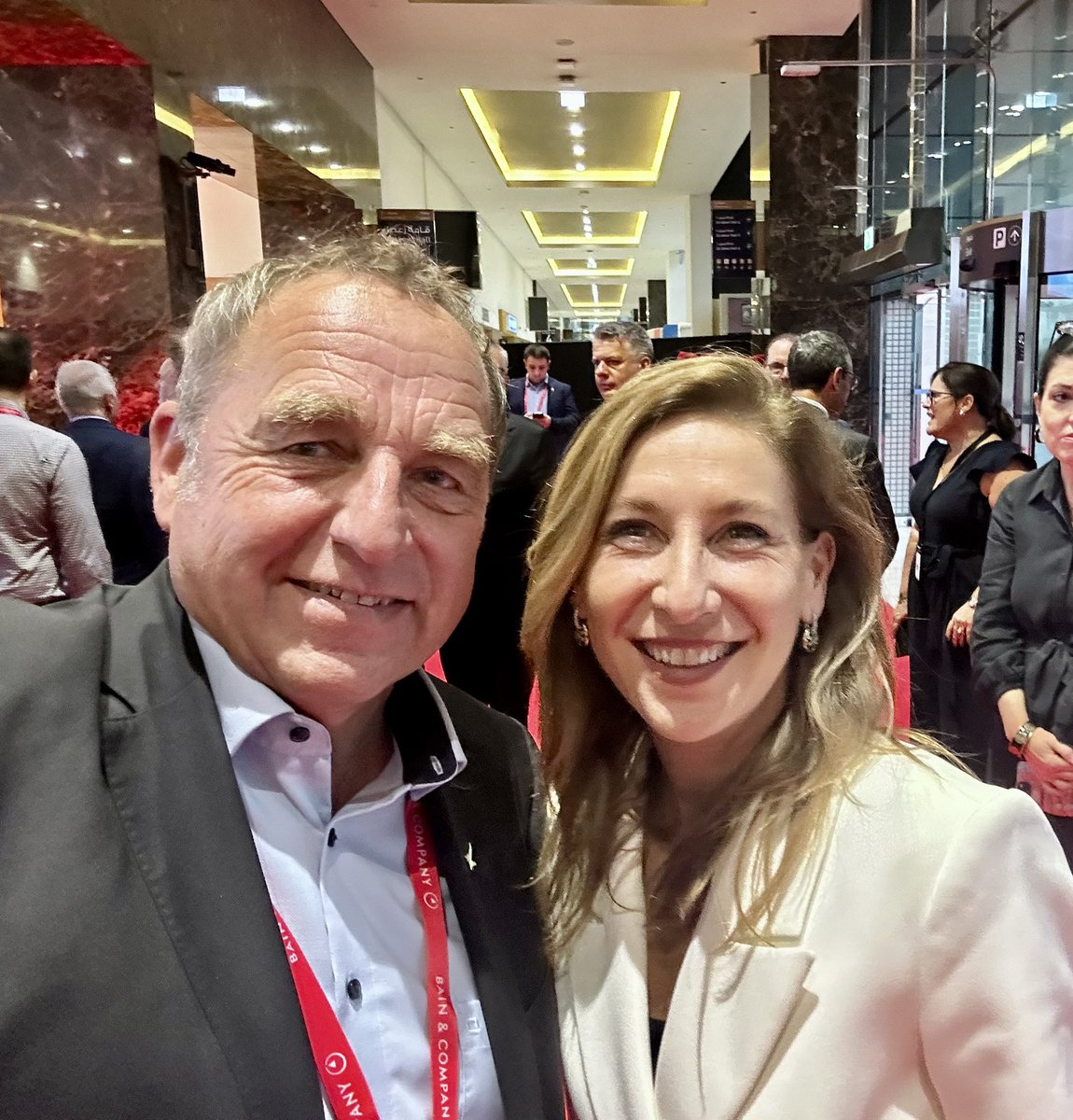 HofmannAviation's tweet photo. #CEOmeeting with Güliz Öztürk from @flymepegasus in Dubai. The Sabiha Gokcen based carrier continues to take @Airbus A321neo deliveries this year and I expect the carrier will reach a fleet number of 100 aircraft soon.
#türkiye #womaninaviation https://t.co/TUS8J9RcvV