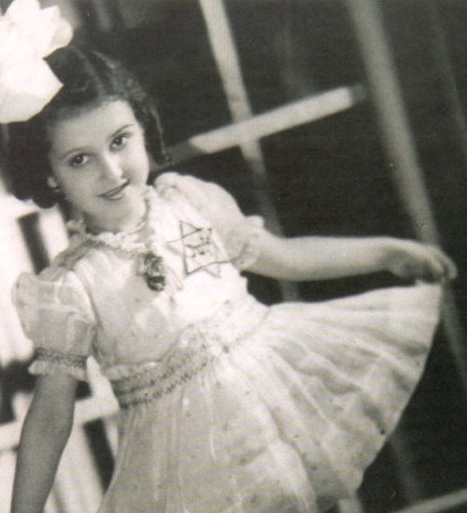 nachal_giyus86's tweet photo. Born this day, 5 June 1936, A French Jewish girl, Gina Goldstein, was born in Paris.
She arrived at #Auschwitz on 13 September 1942 in a transport of 1,000 Jews deported from Drancy. She was murdered in a gas chamber after the selection. #Holocaust #Shoah #Genocide https://t.co/huARrqqnf4