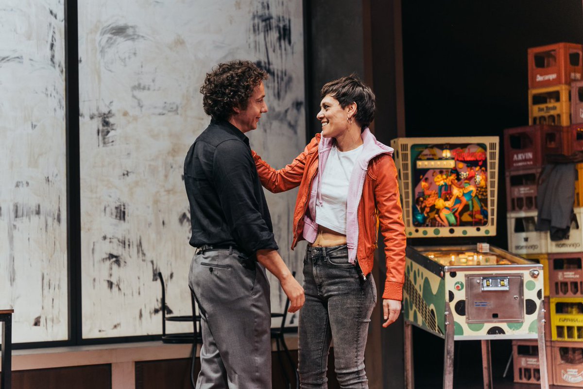 centrodramatico's tweet photo. ¡Últimos días de #LosGuapos en el #Dramático! 🎭
La obra, escrita y dirigida por #DavidTrueba, es la historia del reencuentro de Nuria y Pablo, que vuelven a verse después de unos años. ¿Te lo vas a perder?
🗓️ Hasta 9 JUN
👉 Más información y entradas: https://t.co/i2OeO1mw8p https://t.co/RYFNP3vw5j