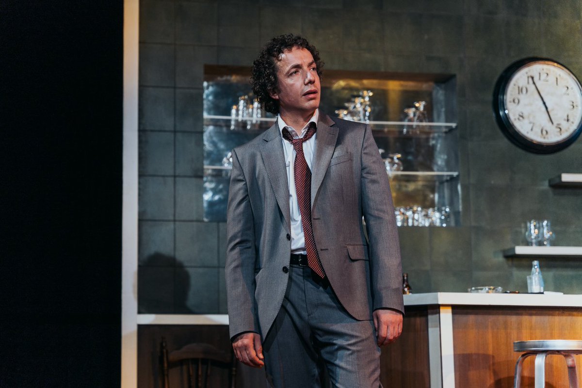 centrodramatico's tweet photo. ¡Últimos días de #LosGuapos en el #Dramático! 🎭
La obra, escrita y dirigida por #DavidTrueba, es la historia del reencuentro de Nuria y Pablo, que vuelven a verse después de unos años. ¿Te lo vas a perder?
🗓️ Hasta 9 JUN
👉 Más información y entradas: https://t.co/i2OeO1mw8p https://t.co/RYFNP3vw5j