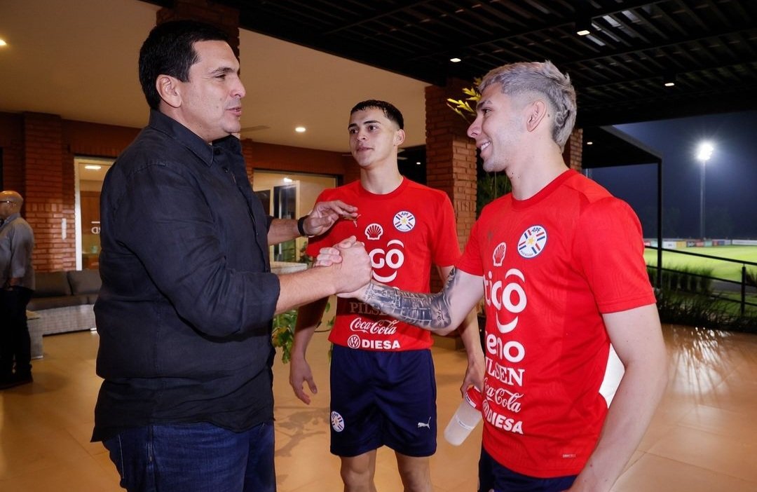 La Albirroja se prepara de cara a lo que será  #USA2024. 
Y disputará 3 amistosos.
07/06: Perú vs Paraguay 
🏟Estadio Monumental
20:30 hrs.
11/06: Chile vs Paraguay
🏟Nacional Julio M. Pradanos
20:00 hrs.
16/06:Panamá vs Paraguay
🏟Estadio Rommel F. Gutierrez
18:30 hrs