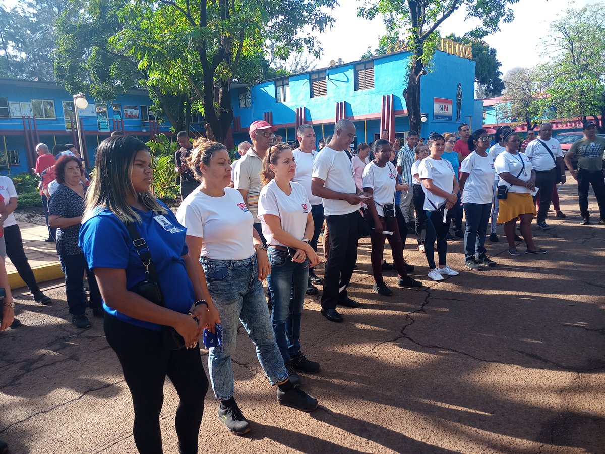 esuni_empresa's tweet photo. Emotivo matutino desarrollado por los trabajadores de la Dirección Técnica de la Empresa de Servicios Comandante Camilo Cienfuegos Gorriarán (ESUNI-Moa),en saludo al día Mundial del Medio Ambiente. https://t.co/XZ85lm2gJU