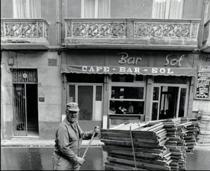 HyLdCT's tweet photo. 🧐🇩🇰 Tal día como hoy en 1927, se inauguró el  entrañable Bar Sol. Sin duda dicho bar que se encuentra en la Plaza de San Ginés es conocido por todos los cartagener@s, su dueño fue Francisco Inglés Ros. https://t.co/73VQRkHxHa