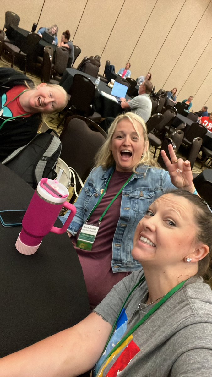 SinnettTeaches's tweet photo. @Eastgate6NKC #learningatthelake hanging with my new coworkers and learning from my new admin team!!! https://t.co/LwsFBxV3cd