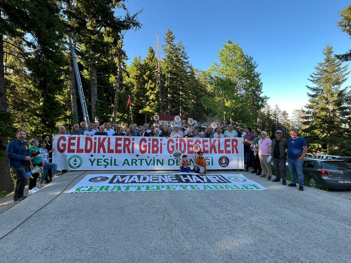 yesilartvinder's tweet photo. 🌍 Dünya Çevre Günü’nde Cerattepe’de basın açıklamamızı yaptık. Doğamızı koruma kararlılığımızı vurguladık. Hep birlikte çevremizi savunmaya devam edeceğiz.
#Vazgeçmeyeceğiz
 #DünyaÇevreGünü 🌿 https://t.co/dLxo3CvDMf