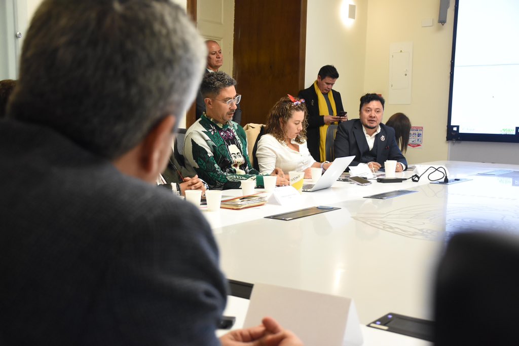 MinInterior's tweet photo. #AEstaHora 🕢 l Atendemos a las organizaciones de los sectores sociales LGBTIQ+, para concertar acciones puntuales ante la creciente problemática en materia de seguridad que atraviesa este colectivo en el territorio nacional. ⤵️ https://t.co/MBYe72XS6I