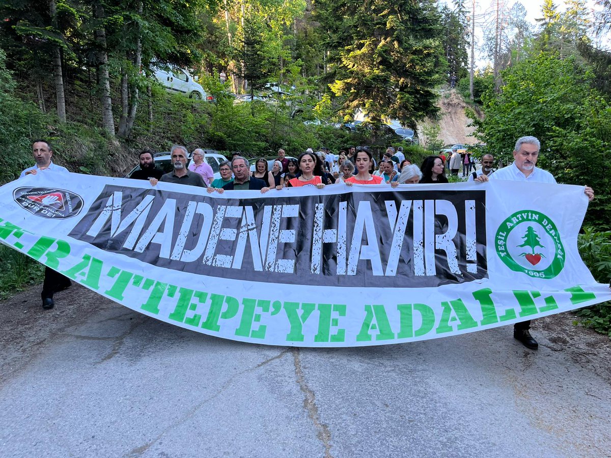 yesilartvinder's tweet photo. 🌍 Dünya Çevre Günü’nde Cerattepe’de basın açıklamamızı yaptık. Doğamızı koruma kararlılığımızı vurguladık. Hep birlikte çevremizi savunmaya devam edeceğiz.
#Vazgeçmeyeceğiz
 #DünyaÇevreGünü 🌿 https://t.co/dLxo3CvDMf