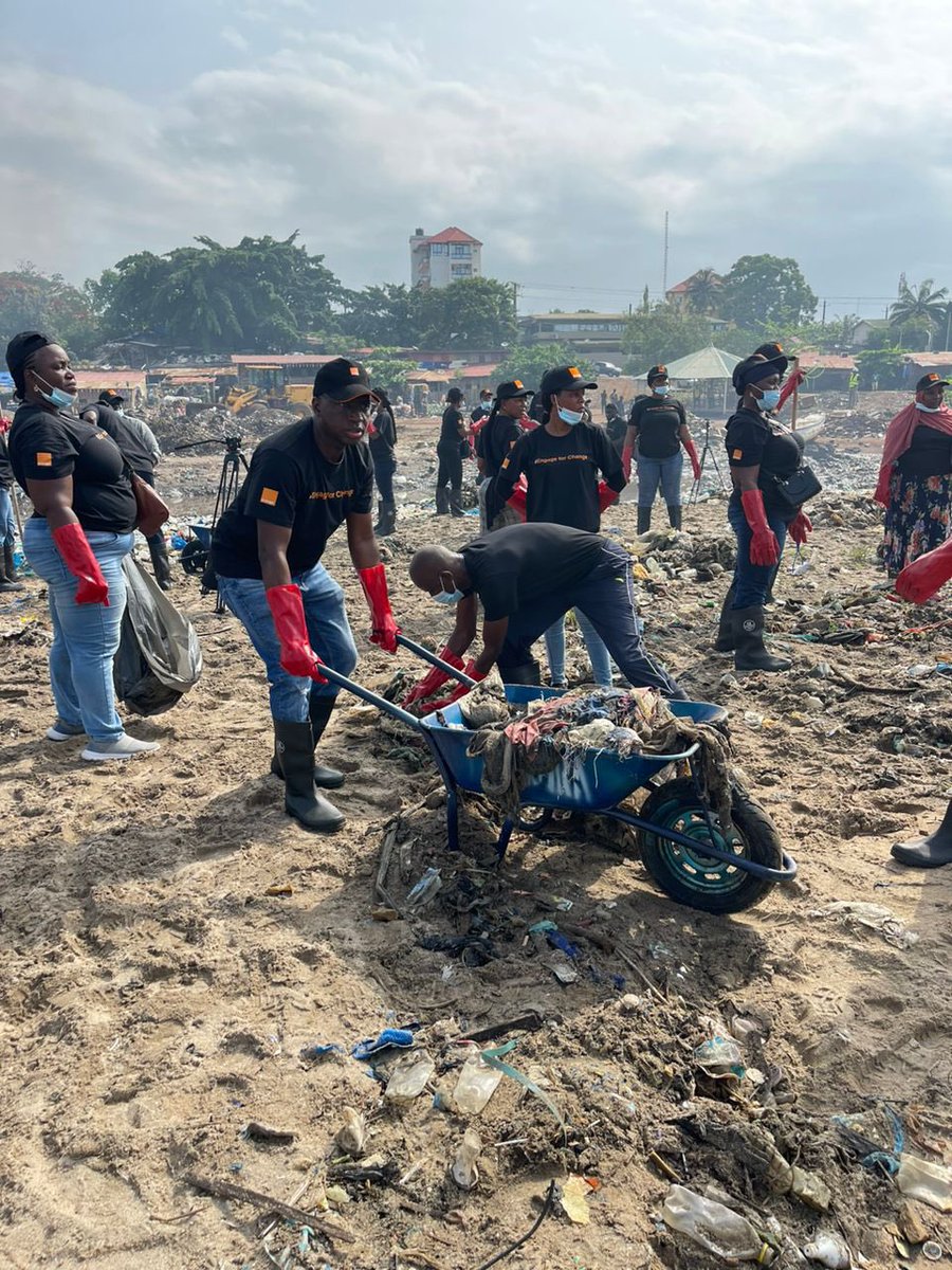 jerome_henique's tweet photo. 🌍 A travers #OrangeEngageforChange , la nouvelle initiative d' @orangeafrica nous offrons à nos salariés les moyens de s'investir dans des projets à impact positif et contribuons au développement durable de nos communautés. Ensemble créons le changement! https://t.co/nOKTHfwMqj
