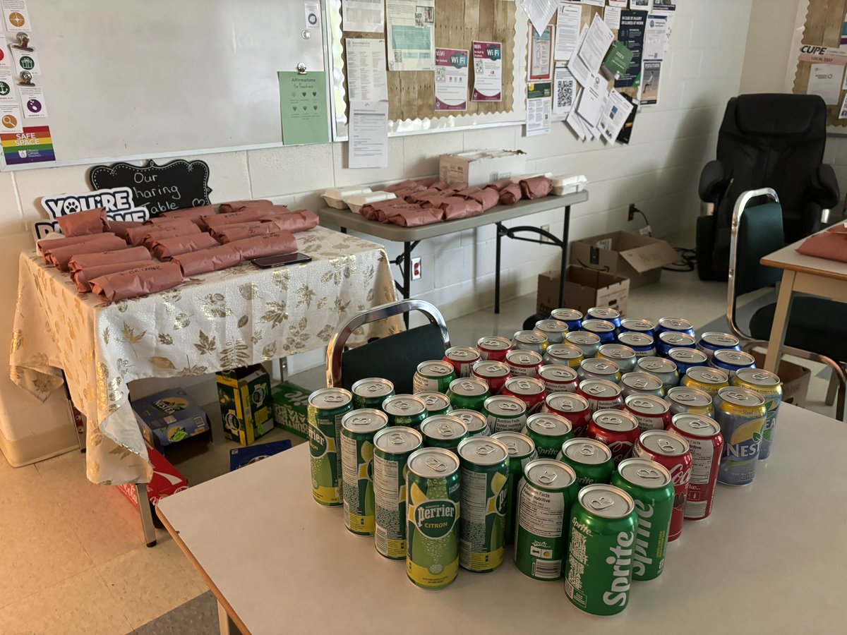 StAnneOCSB's tweet photo. Yum! Thank you to our amazing @stannecouncil for treating the staff to a delicious lunch. We are so #ocsbGrateful to all of you for all you do! @OttawaCSPA 🙏🏼💗😋 https://t.co/P4a0ppGknx
