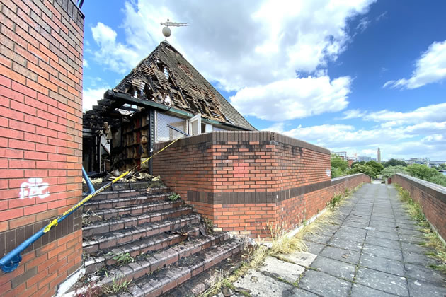 brentfordtw8's tweet photo. Fire Breaks Out at Former Watermans Arts Centre
Ground floor and roof of empty building damaged in blaze
https://t.co/x13li83eQK https://t.co/94bdGZZF23