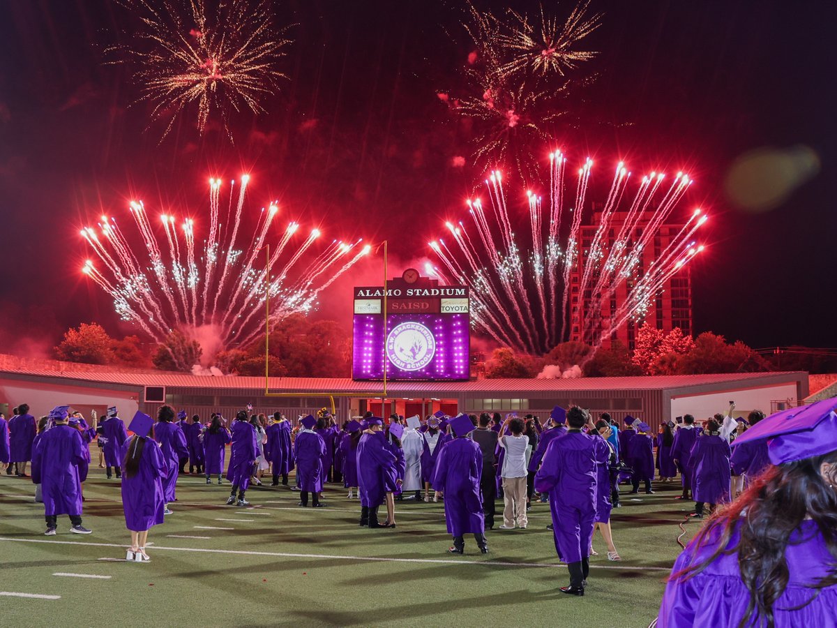 SAISD's tweet photo. Congratulations to our @SAISDBrackHS graduates who walked the stage yesterday at the Alamo Convocation Center!

¡Felicidades a nuestros graduados de Brackenridge High School que cruzaron el escenario ayer en el Alamo Convocation Center!

#SAISDFamilia #SAISDGraduation https://t.co/9Dw5TZzntX