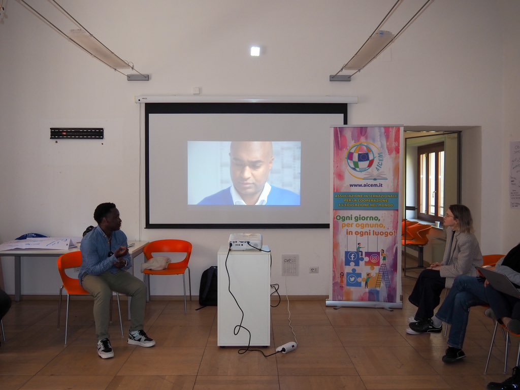 InterlockFound1's tweet image. 🔉#ProjectA2O part 3 in 🇮🇹#Sassari #Italy April-‘24. stichtinginterlock.nl/Projecten/Acce… ⬅️ Presentation of good practices on #mentoring in 🇩🇪 by the German group. With 🇳🇱 @InterlockFound1 &amp;amp; 🇵🇹 #ECOS, 🇮🇹 @Aicem_italia &amp;amp; 🇩🇪 @migrafrica . 🇪🇺 @ErasmusplusNL @EUErasmusPlus #migrantcommunities